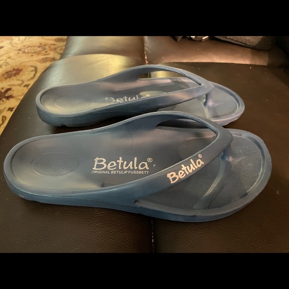 betula flip flops